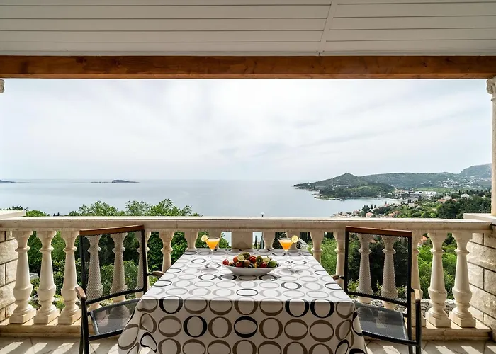 Pensión Deluxe 4*