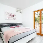 Deluxe Mlini
