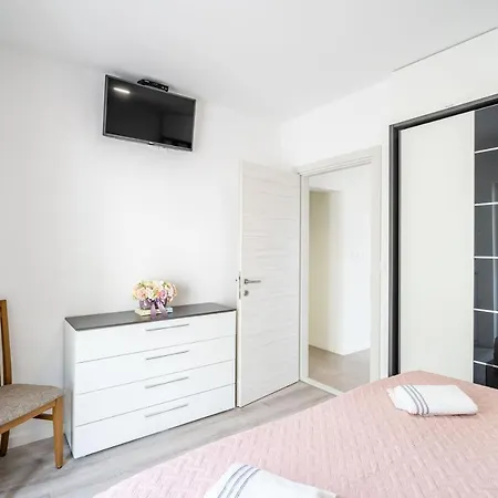 Konukevi Deluxe 4*